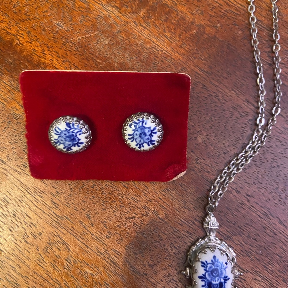 Vintage delft porcelain necklace set